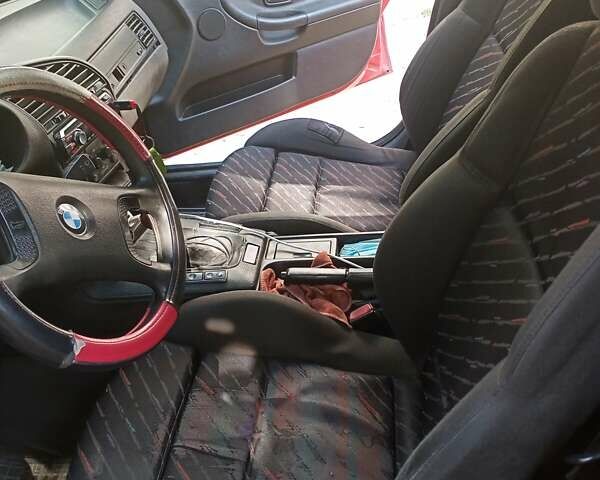 Красный БМВ 3 Серия, объемом двигателя 1.6 л и пробегом 450 тыс. км за 2500 $, фото 1 на Automoto.ua