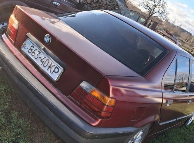 Красный БМВ 3 Серия, объемом двигателя 1.8 л и пробегом 450 тыс. км за 2200 $, фото 5 на Automoto.ua