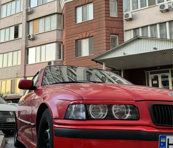 Червоний БМВ 3 Серія, об'ємом двигуна 1.8 л та пробігом 300 тис. км за 4000 $, фото 3 на Automoto.ua
