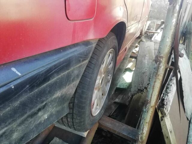 Красный БМВ 3 Серия, объемом двигателя 1.6 л и пробегом 250 тыс. км за 1542 $, фото 9 на Automoto.ua