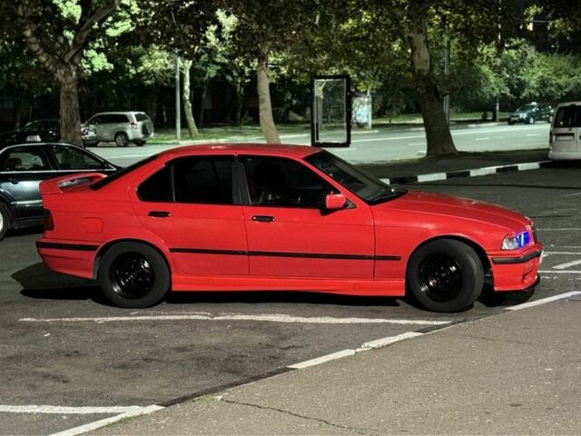 Червоний БМВ 3 Серія, об'ємом двигуна 1.8 л та пробігом 300 тис. км за 4000 $, фото 6 на Automoto.ua