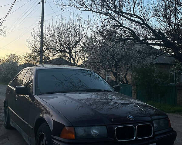 Червоний БМВ 3 Серія, об'ємом двигуна 1.99 л та пробігом 251 тис. км за 3500 $, фото 4 на Automoto.ua