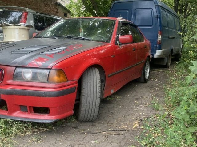 Красный БМВ 3 Серия, объемом двигателя 1.8 л и пробегом 530 тыс. км за 2800 $, фото 3 на Automoto.ua