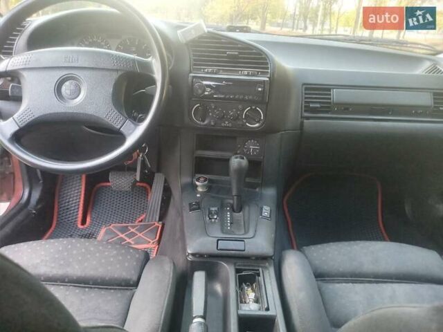 Красный БМВ 3 Серия, объемом двигателя 2.8 л и пробегом 426 тыс. км за 4400 $, фото 10 на Automoto.ua