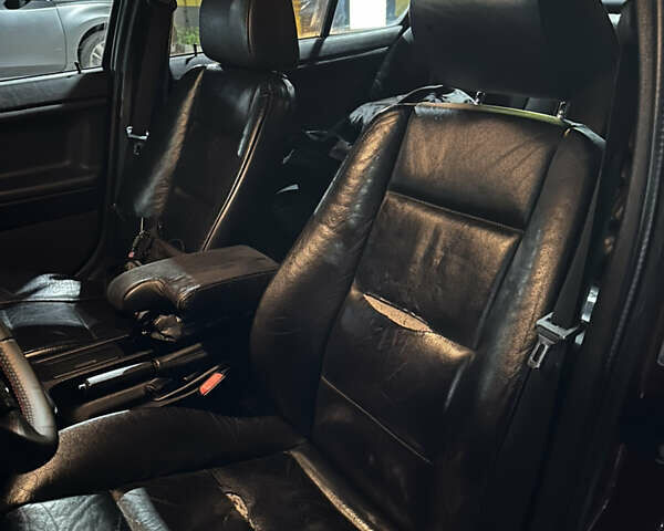 Красный БМВ 3 Серия, объемом двигателя 2.5 л и пробегом 416 тыс. км за 3999 $, фото 18 на Automoto.ua