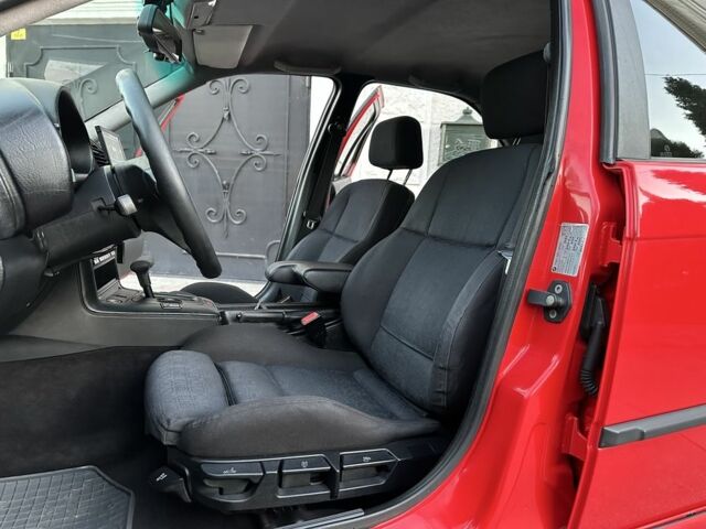 Красный БМВ 3 Серия, объемом двигателя 2 л и пробегом 200 тыс. км за 3600 $, фото 18 на Automoto.ua