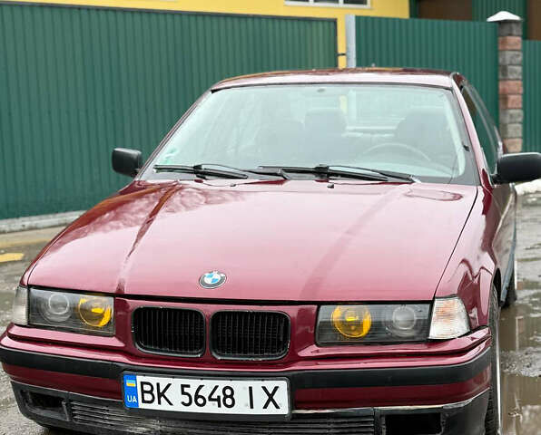 Красный БМВ 3 Серия, объемом двигателя 1.8 л и пробегом 500 тыс. км за 2200 $, фото 1 на Automoto.ua