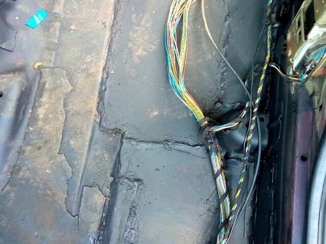 Красный БМВ 3 Серия, объемом двигателя 1.8 л и пробегом 0 тыс. км за 2000 $, фото 7 на Automoto.ua