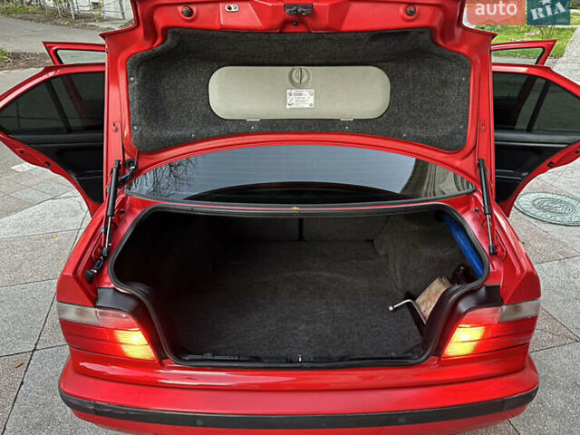 Червоний БМВ 3 Серія, об'ємом двигуна 2 л та пробігом 400 тис. км за 3600 $, фото 32 на Automoto.ua