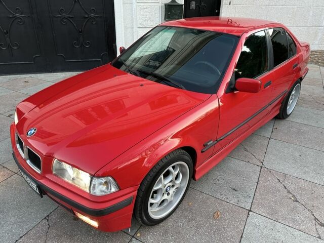 Красный БМВ 3 Серия, объемом двигателя 2 л и пробегом 200 тыс. км за 3600 $, фото 2 на Automoto.ua