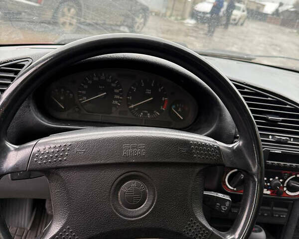 Красный БМВ 3 Серия, объемом двигателя 1.8 л и пробегом 500 тыс. км за 2200 $, фото 11 на Automoto.ua