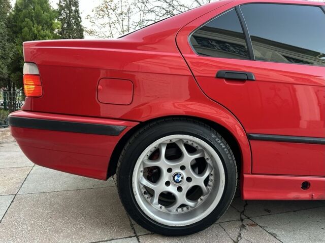 Красный БМВ 3 Серия, объемом двигателя 2 л и пробегом 200 тыс. км за 3600 $, фото 8 на Automoto.ua