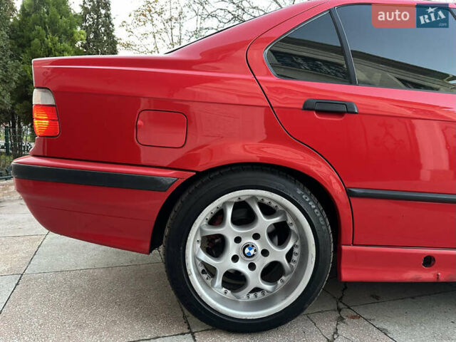 Червоний БМВ 3 Серія, об'ємом двигуна 2 л та пробігом 400 тис. км за 3600 $, фото 12 на Automoto.ua