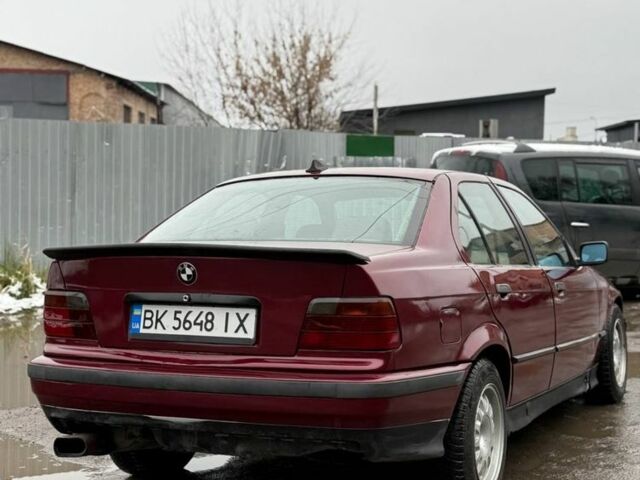 Красный БМВ 3 Серия, объемом двигателя 1.8 л и пробегом 500 тыс. км за 2250 $, фото 3 на Automoto.ua