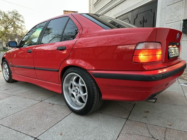 Красный БМВ 3 Серия, объемом двигателя 2 л и пробегом 200 тыс. км за 3600 $, фото 9 на Automoto.ua