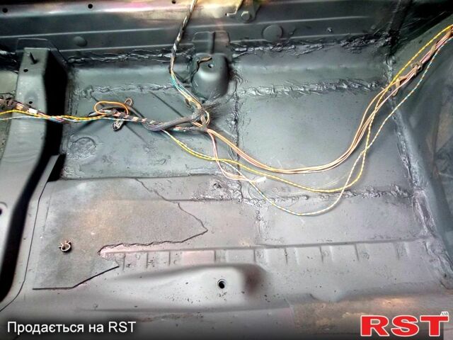 Красный БМВ 3 Серия, объемом двигателя 1.8 л и пробегом 0 тыс. км за 2000 $, фото 6 на Automoto.ua