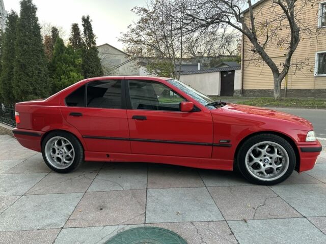 Красный БМВ 3 Серия, объемом двигателя 2 л и пробегом 200 тыс. км за 3600 $, фото 6 на Automoto.ua