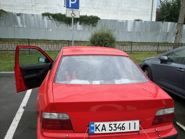 Красный БМВ 3 Серия, объемом двигателя 2 л и пробегом 1000 тыс. км за 6800 $, фото 5 на Automoto.ua