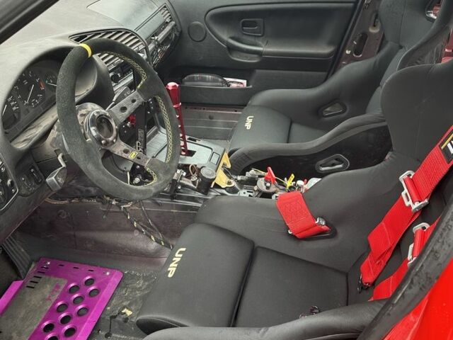 Красный БМВ 3 Серия, объемом двигателя 2 л и пробегом 1000 тыс. км за 6800 $, фото 3 на Automoto.ua