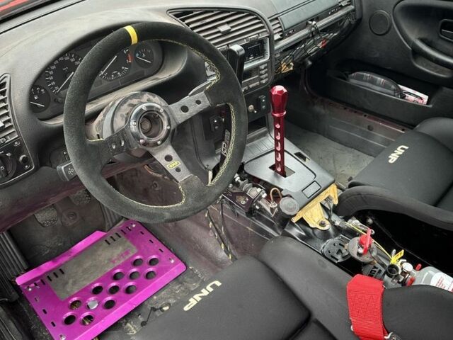 Красный БМВ 3 Серия, объемом двигателя 2 л и пробегом 1000 тыс. км за 6800 $, фото 2 на Automoto.ua