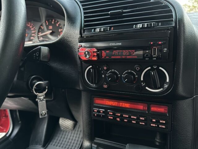 Красный БМВ 3 Серия, объемом двигателя 2 л и пробегом 200 тыс. км за 3600 $, фото 19 на Automoto.ua