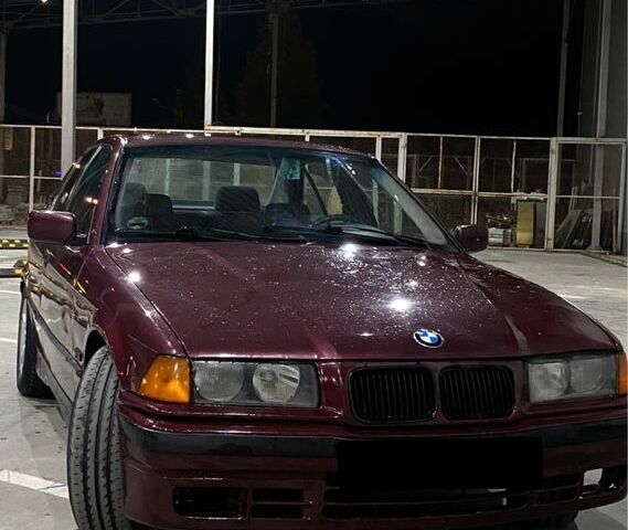 Красный БМВ 3 Серия, объемом двигателя 1.8 л и пробегом 348 тыс. км за 1999 $, фото 1 на Automoto.ua