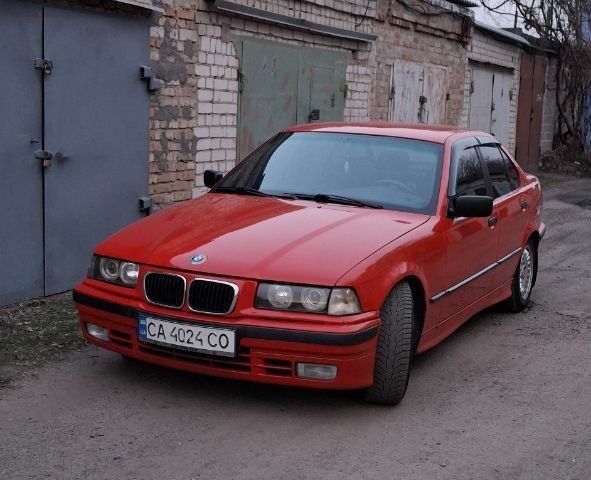 Красный БМВ 3 Серия, объемом двигателя 1.6 л и пробегом 50 тыс. км за 4500 $, фото 1 на Automoto.ua