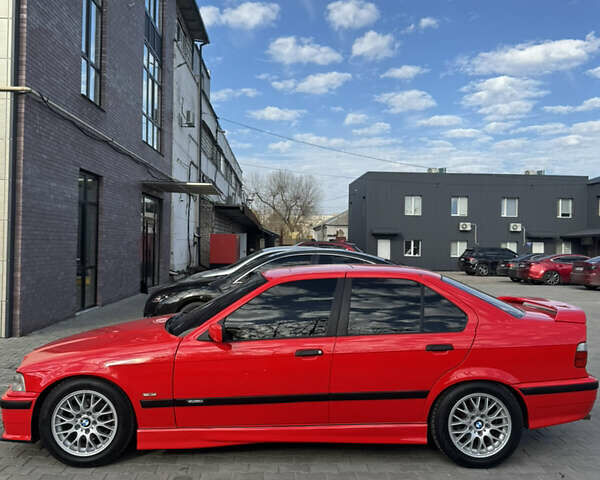 Красный БМВ 3 Серия, объемом двигателя 2 л и пробегом 1 тыс. км за 5900 $, фото 1 на Automoto.ua