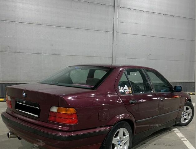 Красный БМВ 3 Серия, объемом двигателя 1.8 л и пробегом 348 тыс. км за 1999 $, фото 2 на Automoto.ua