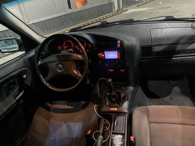 Красный БМВ 3 Серия, объемом двигателя 1.8 л и пробегом 348 тыс. км за 1999 $, фото 4 на Automoto.ua