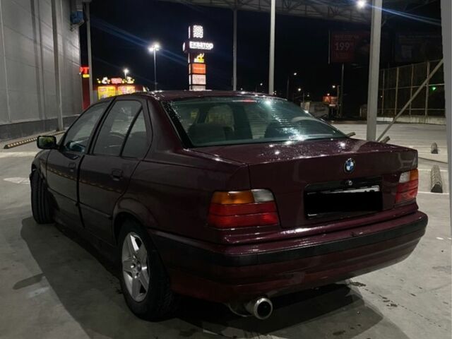 Красный БМВ 3 Серия, объемом двигателя 1.8 л и пробегом 348 тыс. км за 1999 $, фото 3 на Automoto.ua