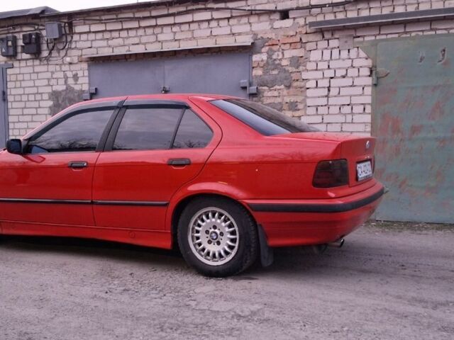 Красный БМВ 3 Серия, объемом двигателя 1.6 л и пробегом 50 тыс. км за 4500 $, фото 2 на Automoto.ua