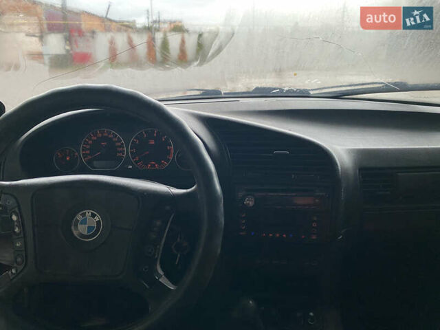 Червоний БМВ 3 Серія, об'ємом двигуна 1.6 л та пробігом 115 тис. км за 2400 $, фото 8 на Automoto.ua