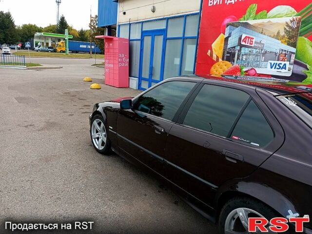 Красный БМВ 3 Серия, объемом двигателя 2 л и пробегом 350 тыс. км за 3400 $, фото 3 на Automoto.ua