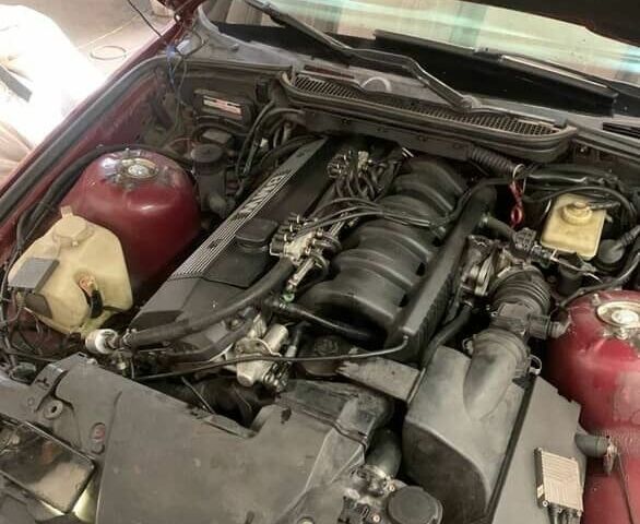 Красный БМВ 3 Серия, объемом двигателя 2 л и пробегом 295 тыс. км за 2400 $, фото 5 на Automoto.ua