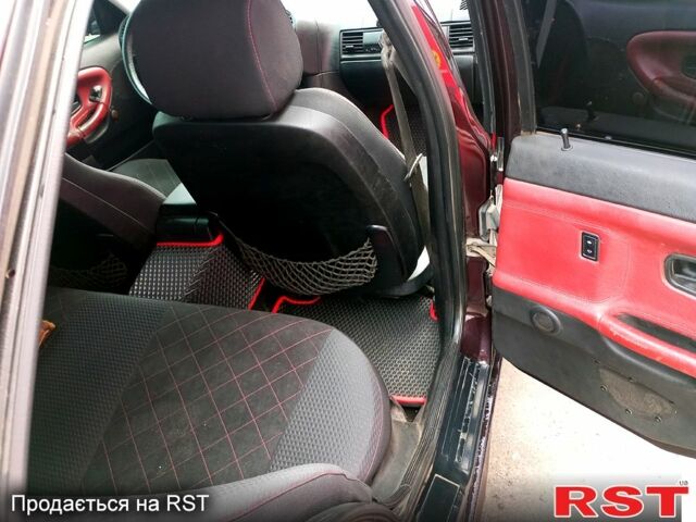 Красный БМВ 3 Серия, объемом двигателя 2 л и пробегом 350 тыс. км за 3400 $, фото 4 на Automoto.ua