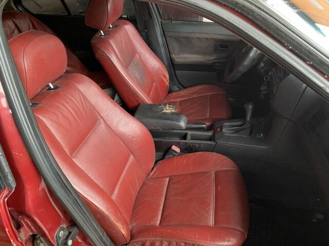 Червоний БМВ 3 Серія, об'ємом двигуна 1.6 л та пробігом 115 тис. км за 2400 $, фото 4 на Automoto.ua