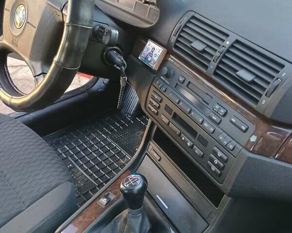 Красный БМВ 3 Серия, объемом двигателя 1.9 л и пробегом 219 тыс. км за 4500 $, фото 19 на Automoto.ua