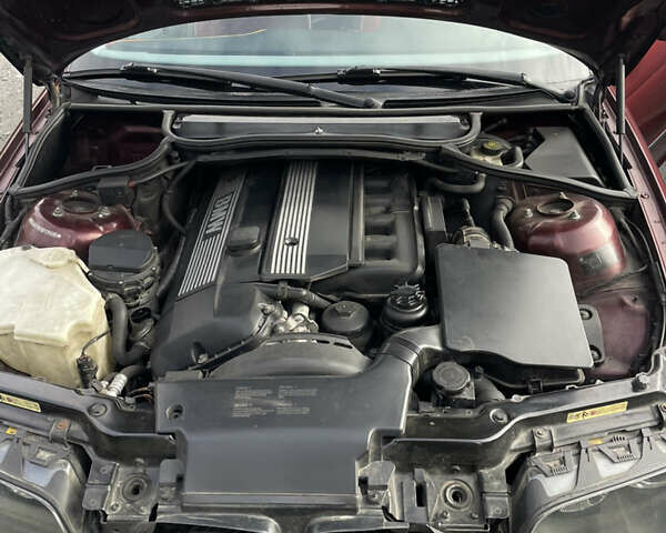 Красный БМВ 3 Серия, объемом двигателя 2.2 л и пробегом 282 тыс. км за 4900 $, фото 29 на Automoto.ua