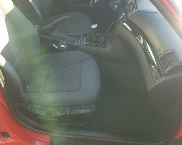 Красный БМВ 3 Серия, объемом двигателя 2 л и пробегом 277 тыс. км за 4300 $, фото 8 на Automoto.ua