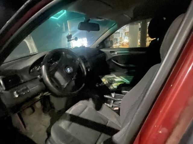 Червоний БМВ 3 Серія, об'ємом двигуна 2 л та пробігом 230 тис. км за 1600 $, фото 5 на Automoto.ua