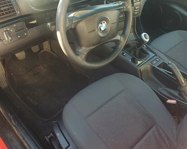 Красный БМВ 3 Серия, объемом двигателя 2 л и пробегом 277 тыс. км за 4300 $, фото 6 на Automoto.ua