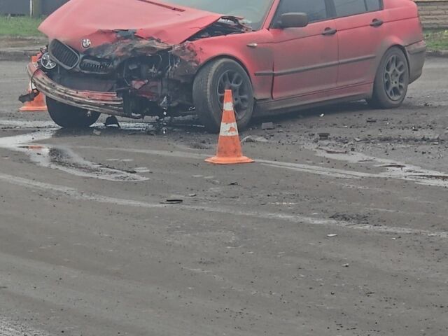 Красный БМВ 3 Серия, объемом двигателя 1.8 л и пробегом 400 тыс. км за 953 $, фото 12 на Automoto.ua