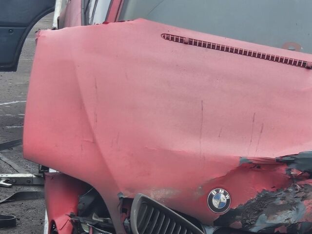 Красный БМВ 3 Серия, объемом двигателя 1.8 л и пробегом 400 тыс. км за 899 $, фото 16 на Automoto.ua