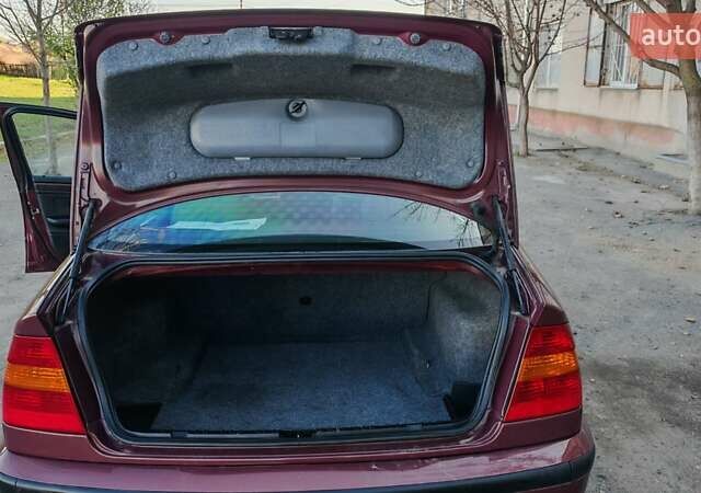 Красный БМВ 3 Серия, объемом двигателя 1.8 л и пробегом 260 тыс. км за 4999 $, фото 18 на Automoto.ua