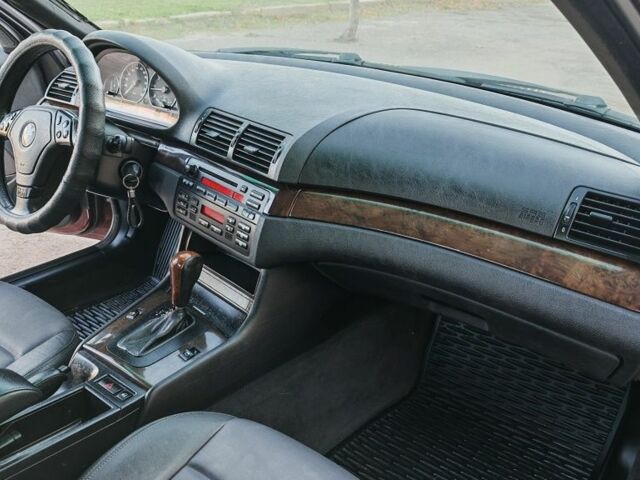 Красный БМВ 3 Серия, объемом двигателя 1.8 л и пробегом 245 тыс. км за 4999 $, фото 8 на Automoto.ua