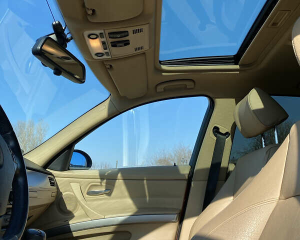 Красный БМВ 3 Серия, объемом двигателя 2 л и пробегом 287 тыс. км за 6838 $, фото 1 на Automoto.ua