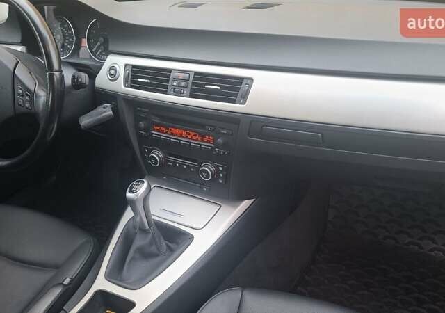 Красный БМВ 3 Серия, объемом двигателя 3 л и пробегом 140 тыс. км за 10300 $, фото 14 на Automoto.ua