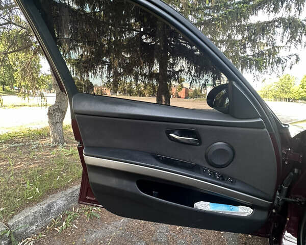 Червоний БМВ 3 Серія, об'ємом двигуна 2 л та пробігом 184 тис. км за 8200 $, фото 9 на Automoto.ua