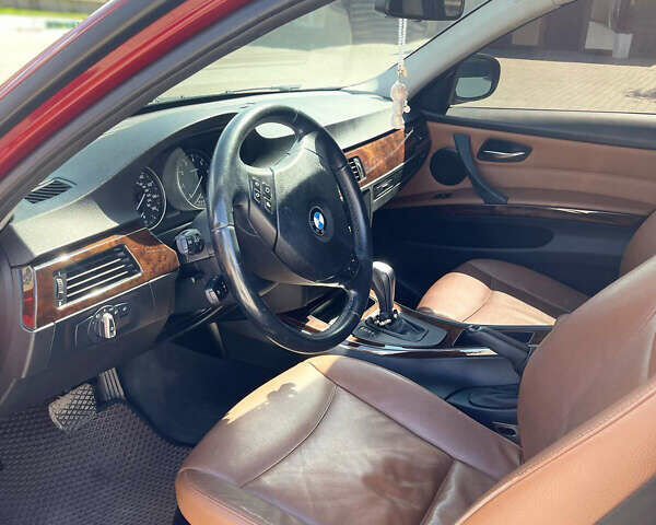 Красный БМВ 3 Серия, объемом двигателя 3 л и пробегом 159 тыс. км за 10500 $, фото 6 на Automoto.ua